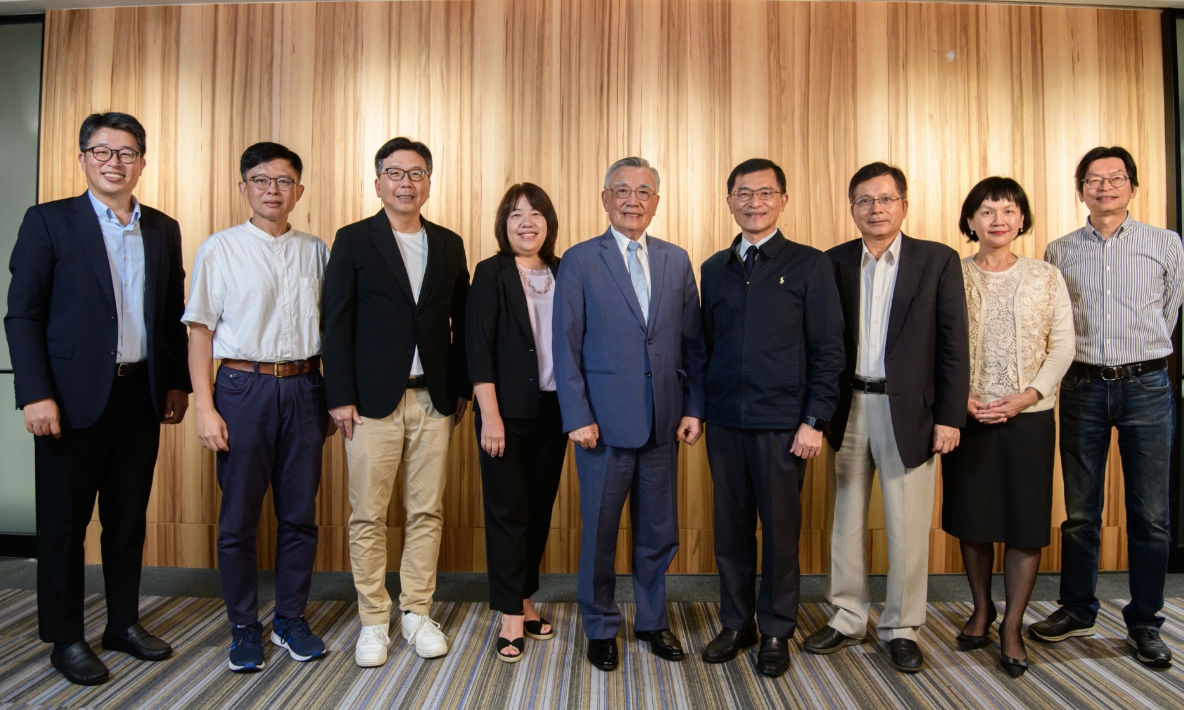 小巨人組評審合影（謝佩穎攝）